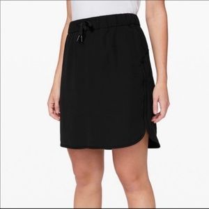 NWOT Lululemon On The Fly skirt, 6